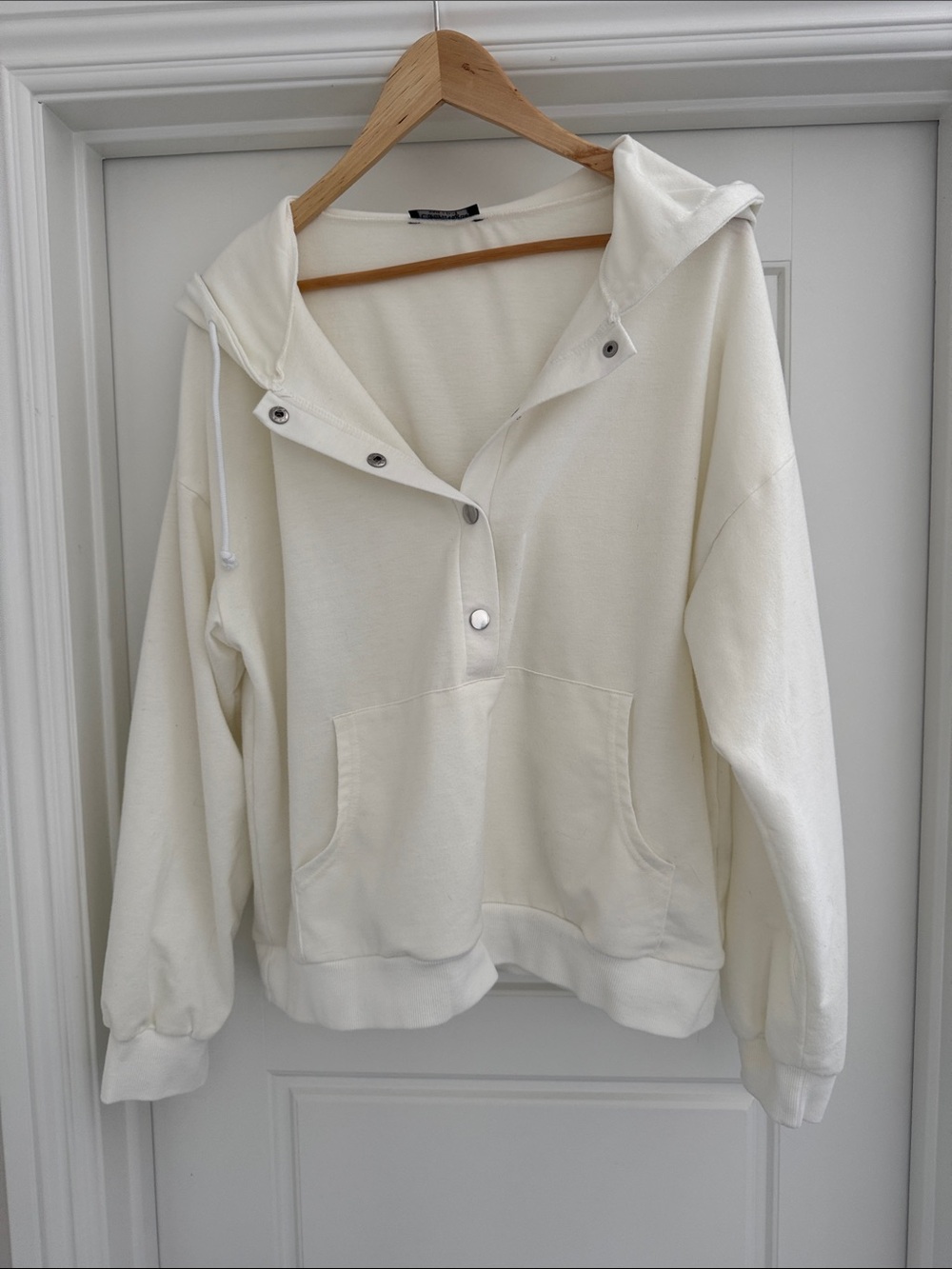 Women's Cream Snap-Front Hoodie with Kangaroo Pocket